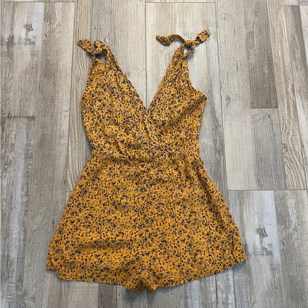 Urban outfitters size 4
